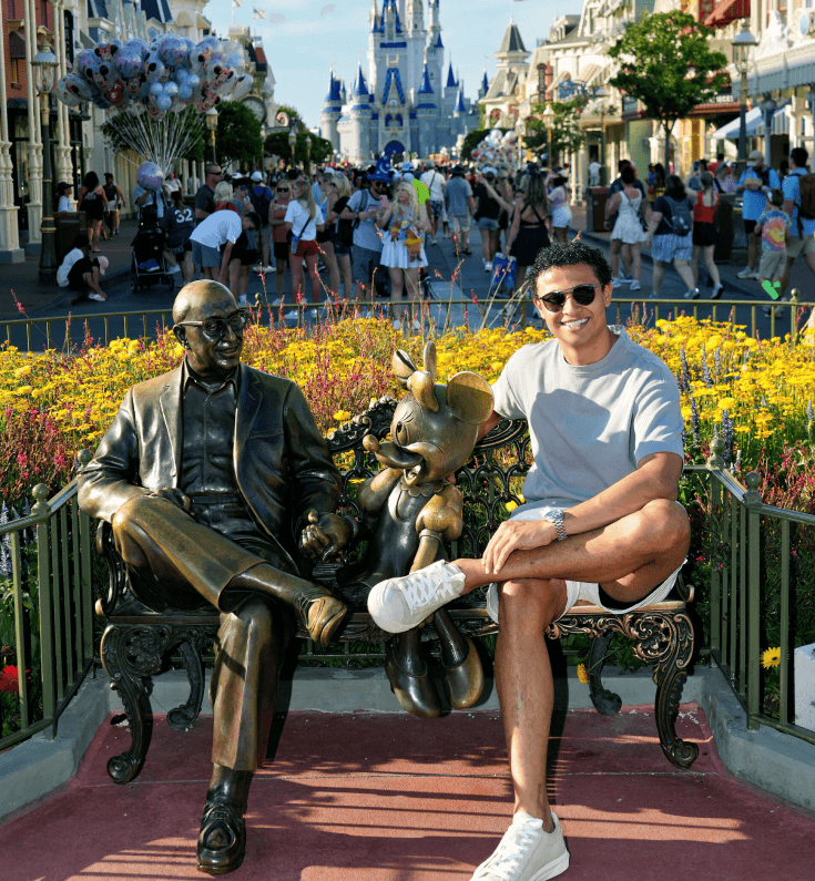 Equipe da BRZ Tours com famílias brasileiras em parques de Orlando, Florida